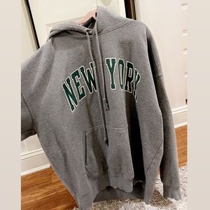 brandy melville new york hoodie in perfect condition barely worn